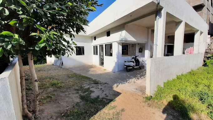 Beds & Boys Hostel