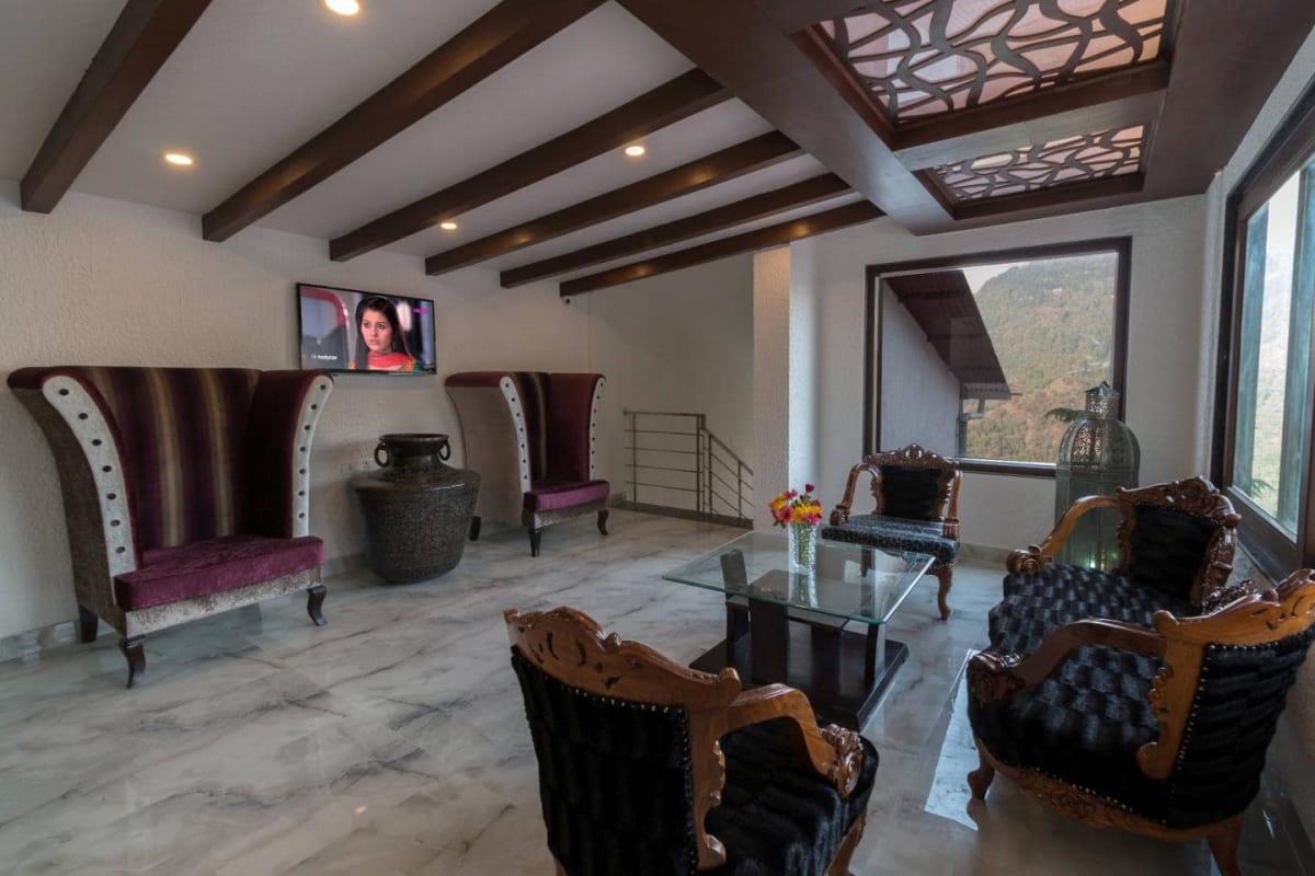 Seven Oaks Hotel