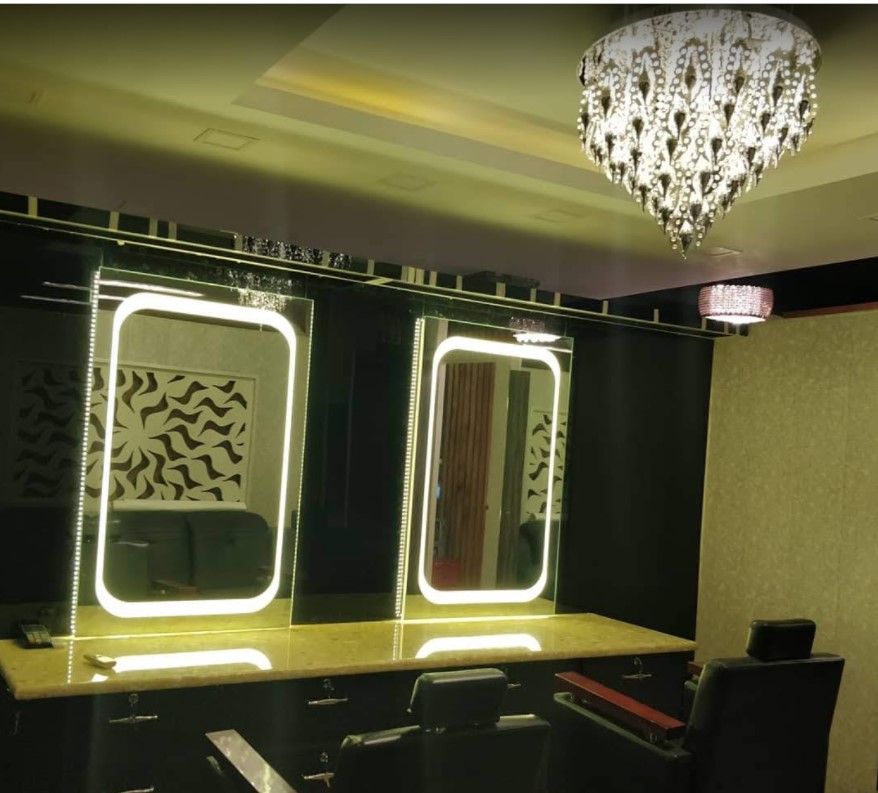 U2 Unisex Salon
