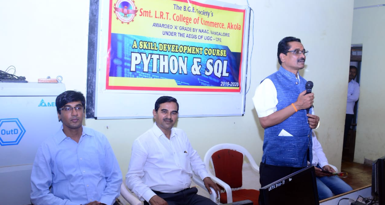 SMT.LAKSHMIBAI RADHAKRISHNA TOSHNIWAL COLLEGE OF COMMERCE AKOLA