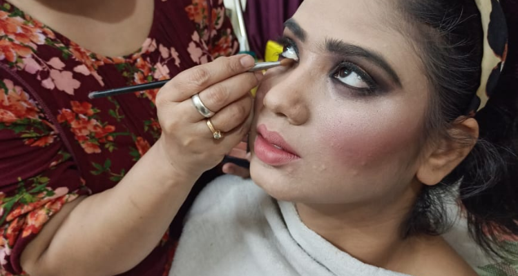 Star Makeover by Bharti Sharma | Beauty Parlour Services