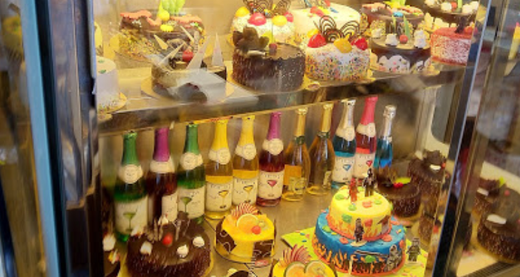 Standard Bakers And Fast Food - Bakery (Dehradun)