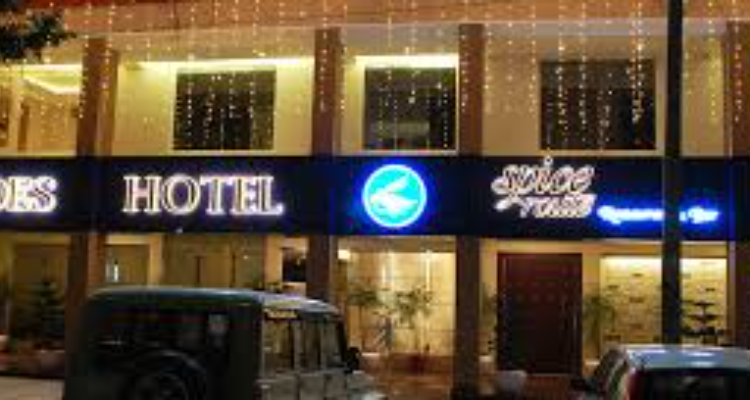 Glades Hotel