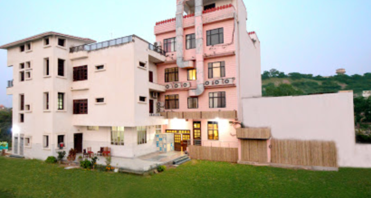 Hotel Surya Garh - Party Lawn & Marriage Garden