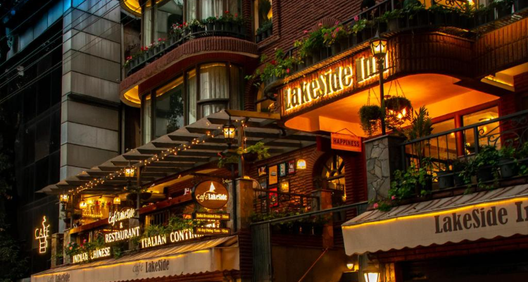 Lakeside Inn