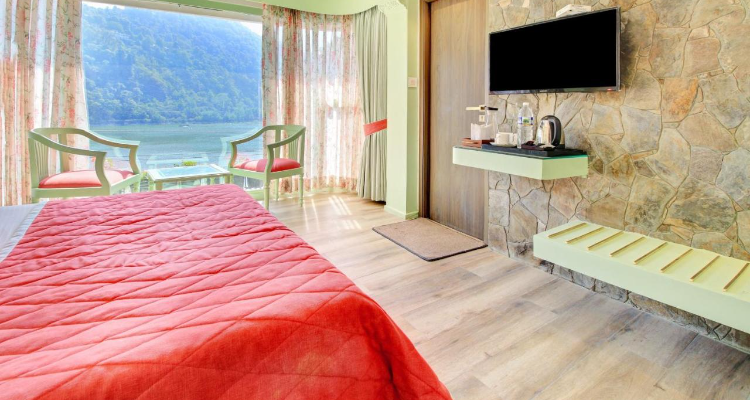 Lakeside Inn
