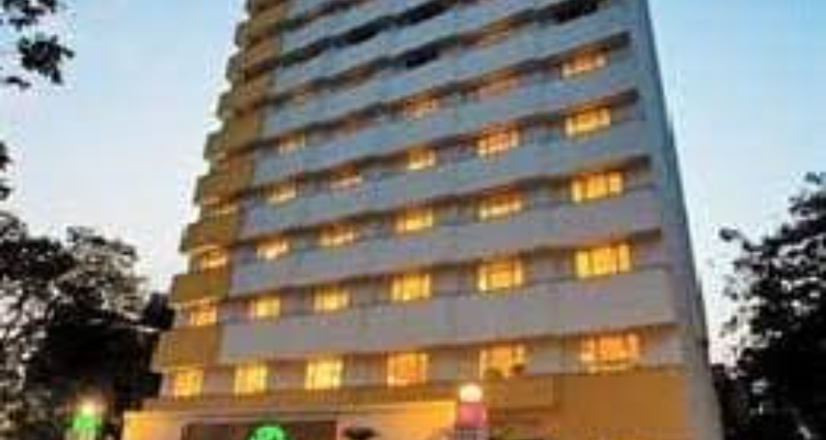 le mon tree hotel