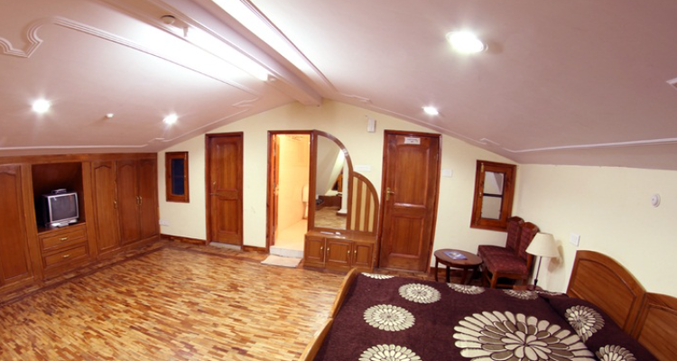 Hotel Kalra Regency