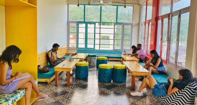 LandLopers Hostel