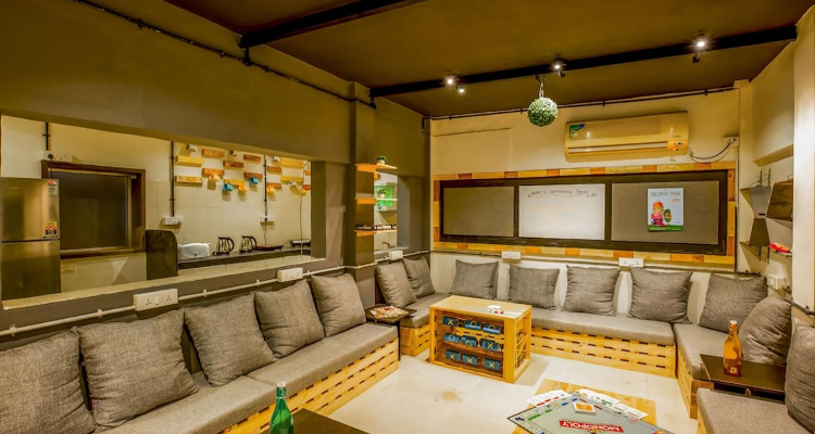 Locomo Boys Hostel Mumbai | Stay