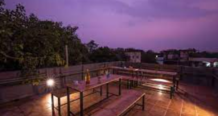 Locomo Boys Hostel Mumbai | Stay