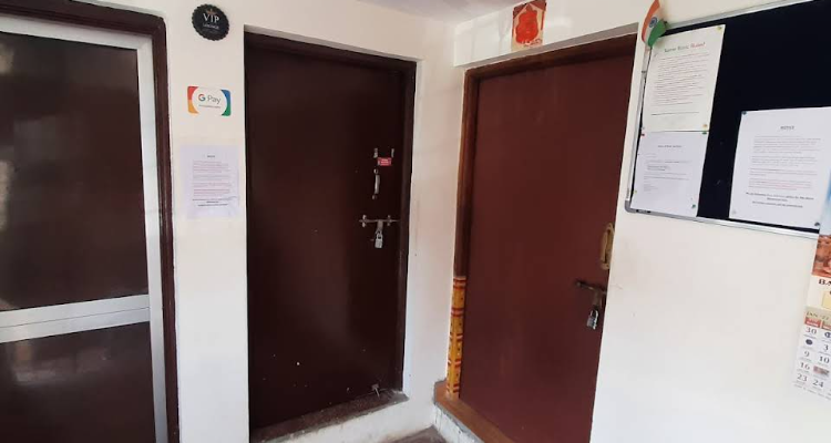 Beds & Boys Hostel