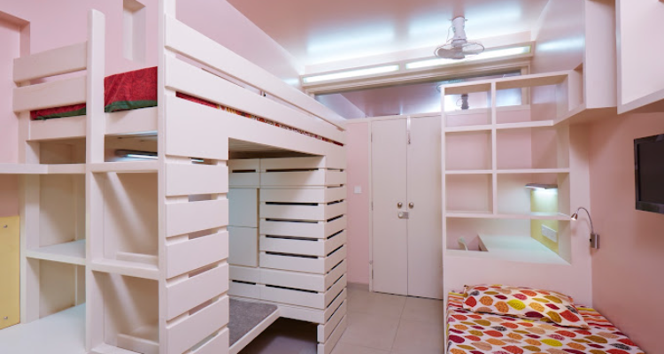 Pretty Home Girls Hostel