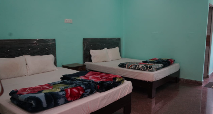 Poonam Tourist Lodge