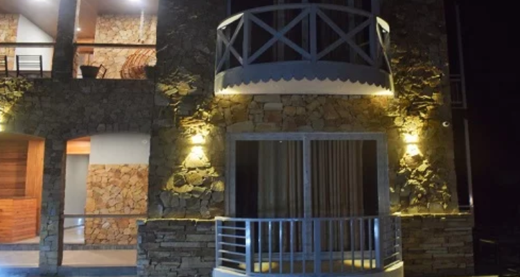 FOUR FARMS RESORT