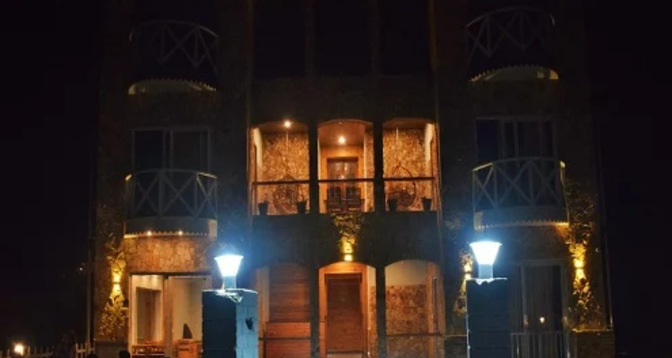 FOUR FARMS RESORT