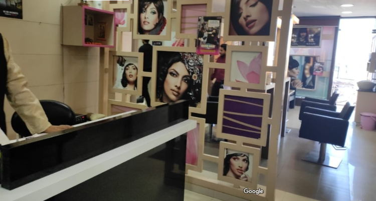 Lakme Salon GMS Road
