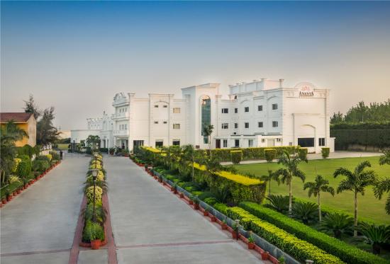 Hotel Ananya Regency - Gateway to Corbett