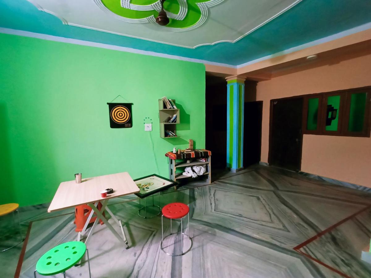 LandLopers Hostel