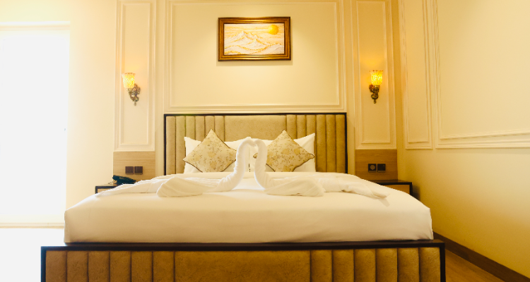 Vseven Hotel