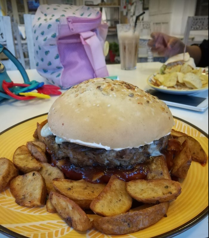 Y Cafe & Restaurant