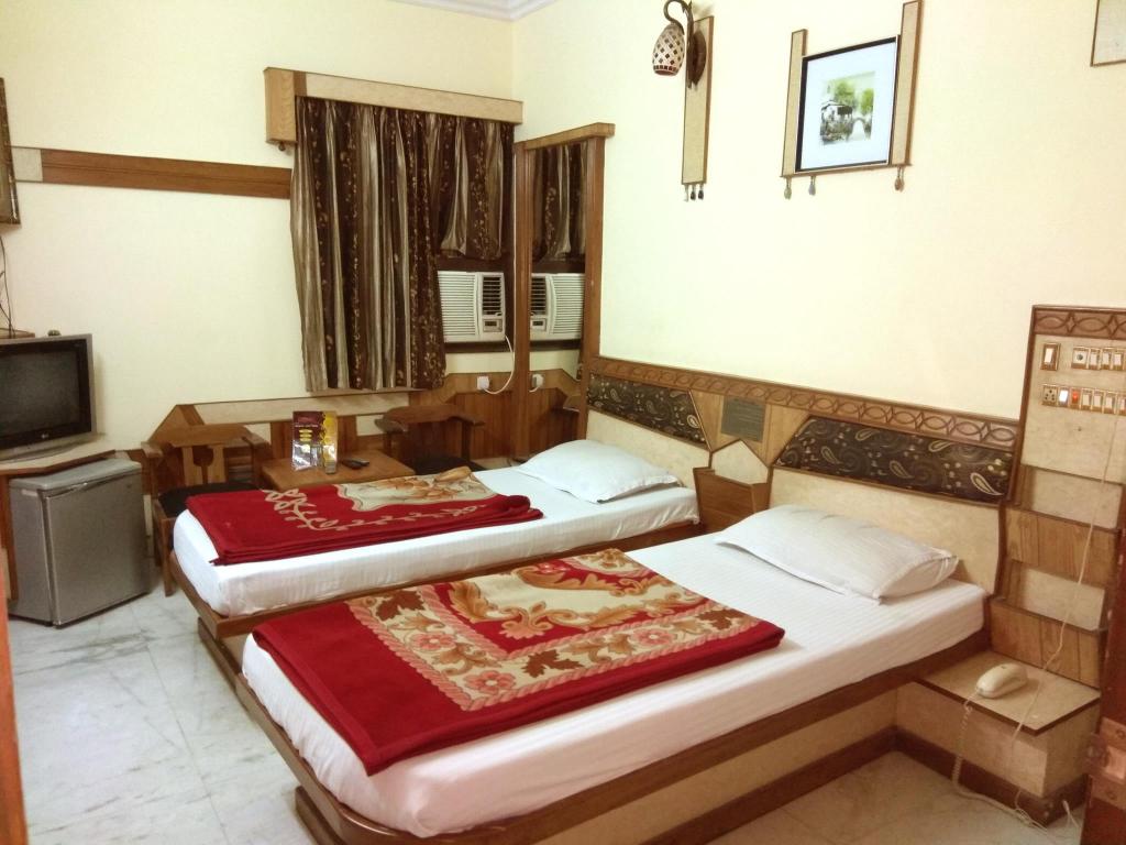 Mehar Hostel For Girls