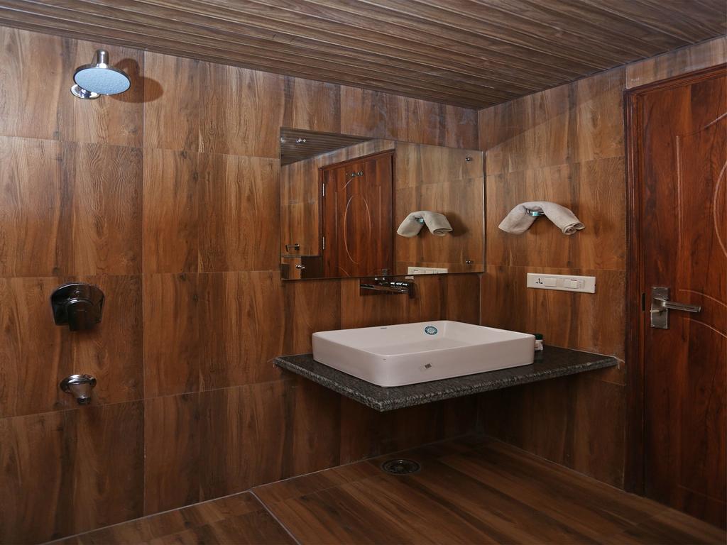 Country Inn & Suites by Radisson, Mussoorie