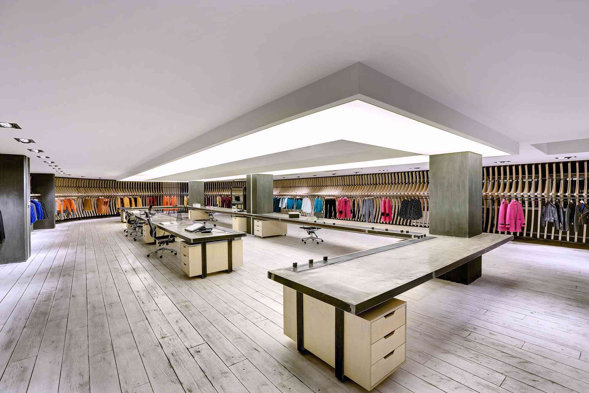 Showroom for fent near bllupur